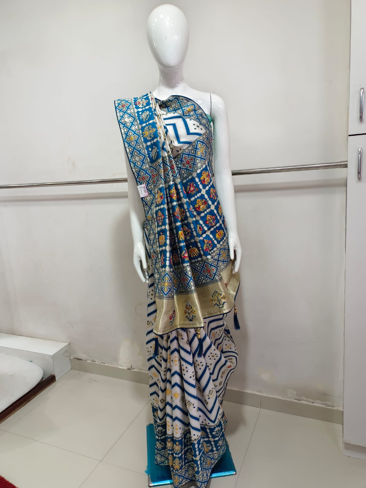 SKU;RF229 RAJ FASHION  LEHARIYA PATTOLA PASMINA SAREE